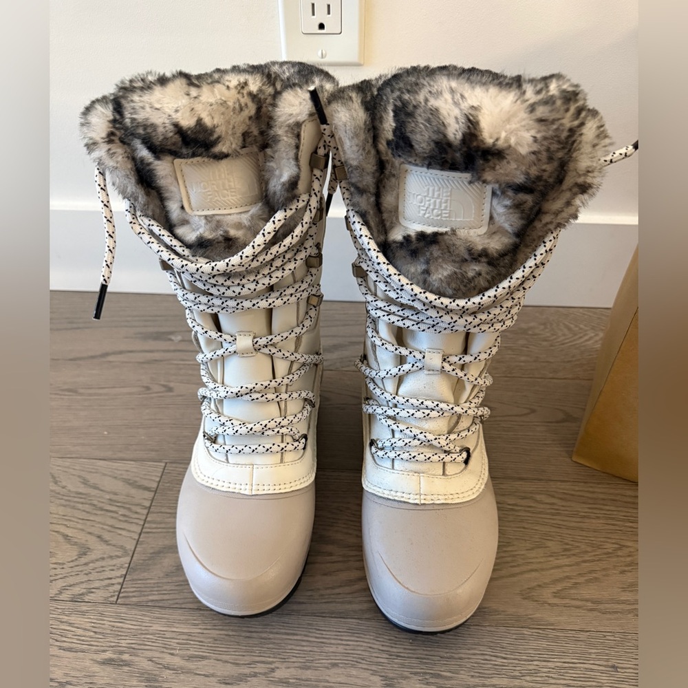 The North Face Women's White and Black Winter Boots